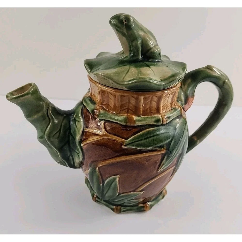 Henriksen Imports Vintage Frog Teapot Whimsical Cottagecore Green Ceramic Decor